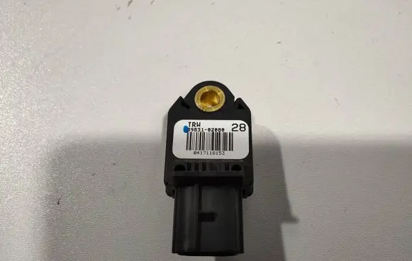 Toyota Auris 150 Airbag deployment crash/impact sensor 8983102080