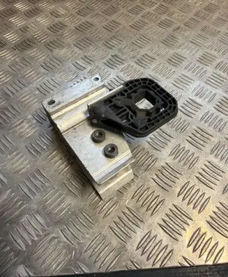 BMW i4 Radiator mount bracket 9498819