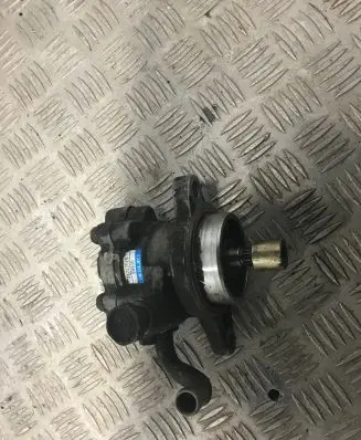 Nissan X-Trail T30 Power steering pump