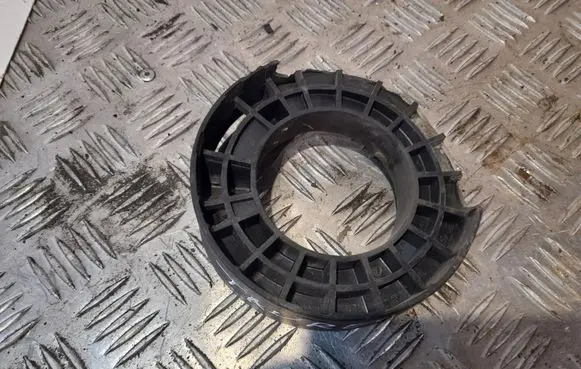 Volkswagen Touareg II Rear coil spring rubber mount 7P0411189A
