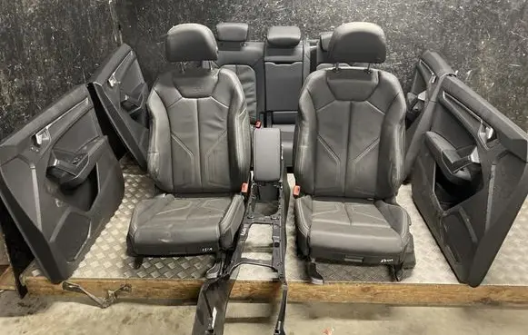 Audi Q3 F3 Seat set 