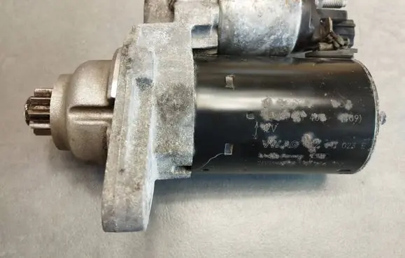 Volkswagen Scirocco Starter motor 02Z911023E