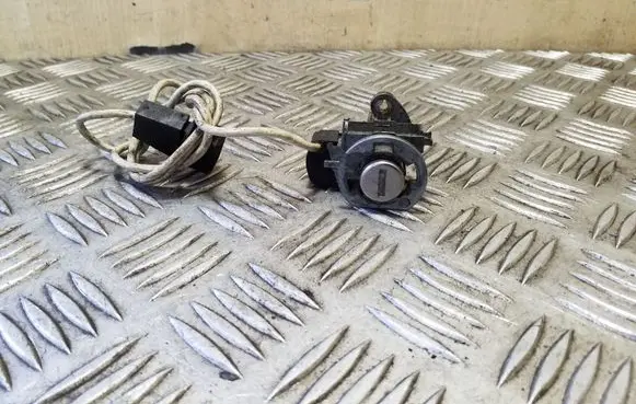 Audi 100 S4 C4 Front door lock (next to the handle) 
