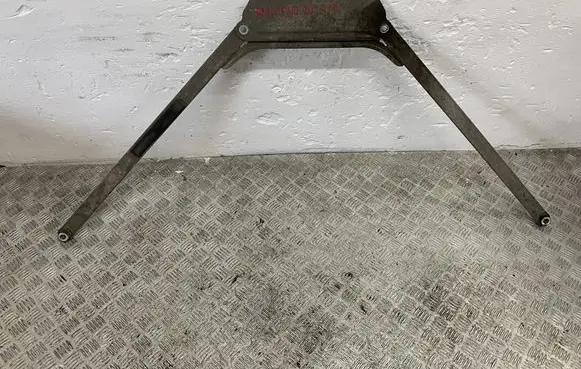 BMW 1 F40 Front strut bar 