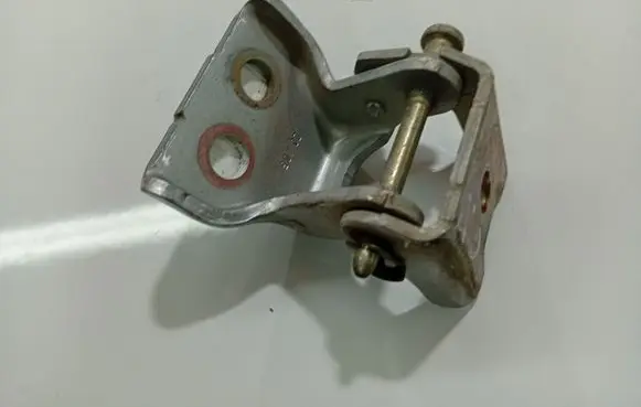 Peugeot 407 Rear door lower hinge