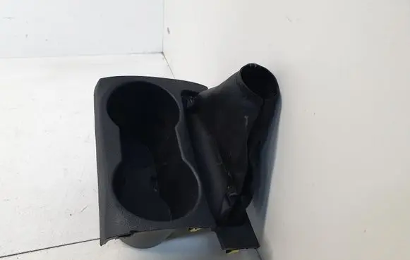 Cup holder front