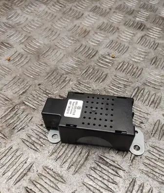 Volkswagen Golf VI Aerial antenna amplifier 5M0035570B