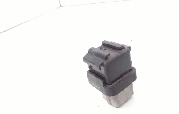 Toyota RAV 4 (XA40) Glow plug pre-heat relay 2861067010 1567000671