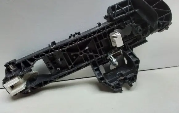 Rear door exterior handle/bracket