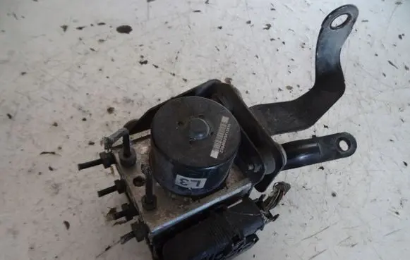 Ford Fiesta ABS Pump 8V512M110AD
