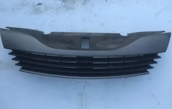 Renault Laguna II Front grill 820012581