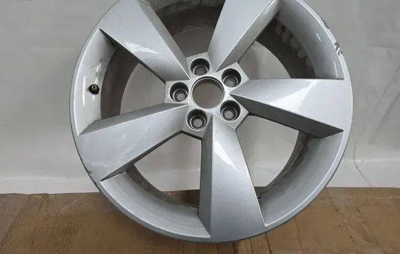 Skoda Rapid (NH) R17 alloy rim 5J0701025H