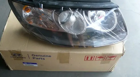 Hyundai Santa Fe Headlight/headlamp 921022B025