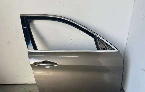 Alfa Romeo Stelvio Front door