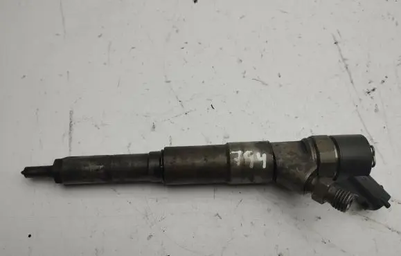 BMW 5 E39 Fuel injector 7785985 0445110048
