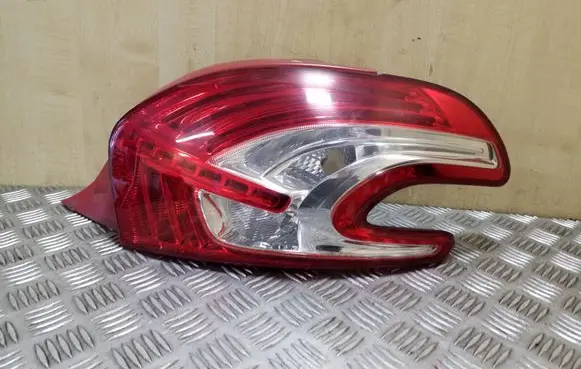 Peugeot 208 Rear/tail lights 9672628380