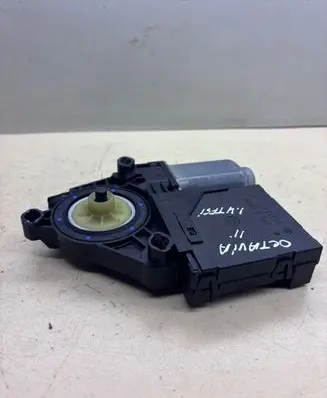Skoda Octavia Mk2 (1Z) Front door window regulator motor 1T0959702R