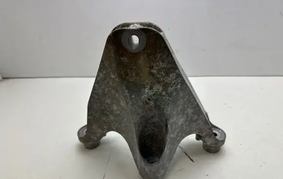 Ford Mustang V Engine mounting bracket