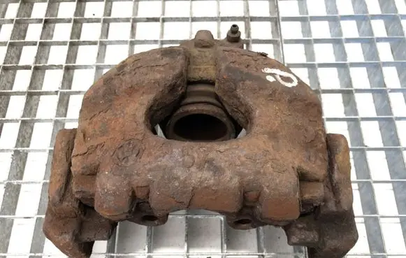 Volkswagen Transporter - Caravelle T4 Front brake caliper