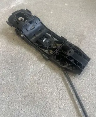 Volkswagen Tiguan Front door exterior handle/bracket 5N0837017A