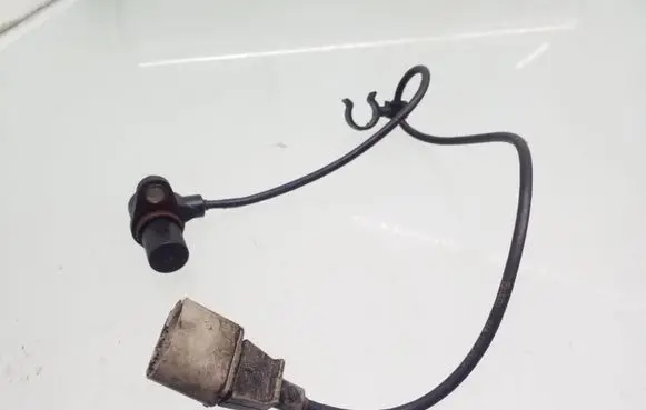 Volkswagen Golf IV Crankshaft position sensor 0261210 967314