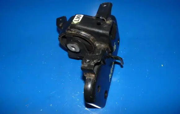 Toyota Avensis T270 Engine mount vacuum valve 