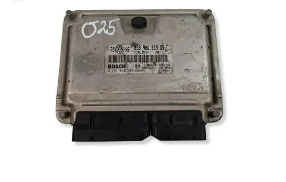 Volkswagen PASSAT B5 Engine control unit/module 038906019DS 0281010543