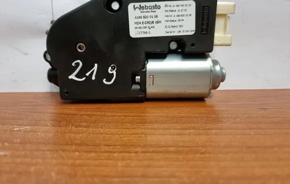 Mercedes-Benz GL X166 Sunroof motor/actuator A1664420023 A1668200208
