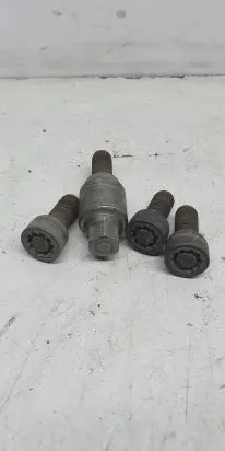 Volkswagen Polo V 6R Nuts/bolts 