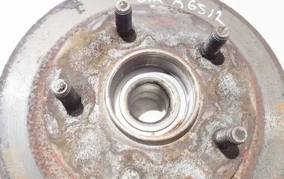 Rear wheel hub