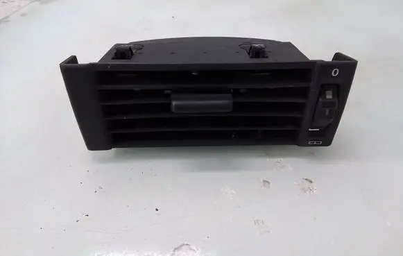 Mercedes-Benz E W124 Dashboard side air vent grill/cover trim