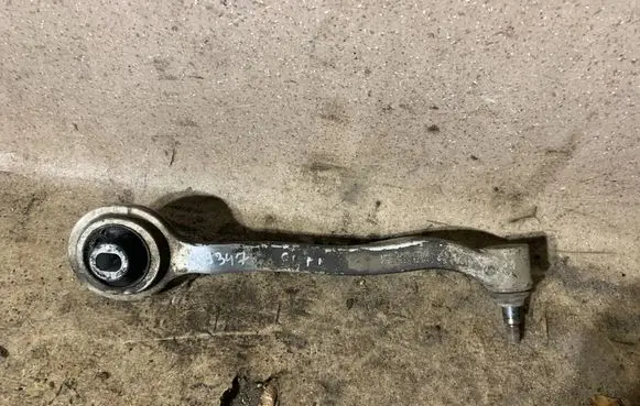 Mercedes-Benz CL C215 Front lower control arm/wishbone A2203331305