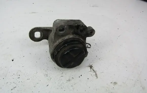 Ford Mondeo Mk III Engine mounting bracket 