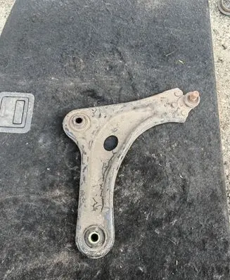 Peugeot 208 Front lower control arm/wishbone