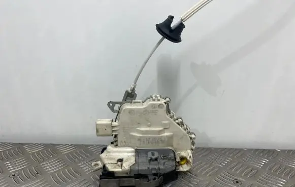 Audi Q7 4L Front door lock 8J1837015D