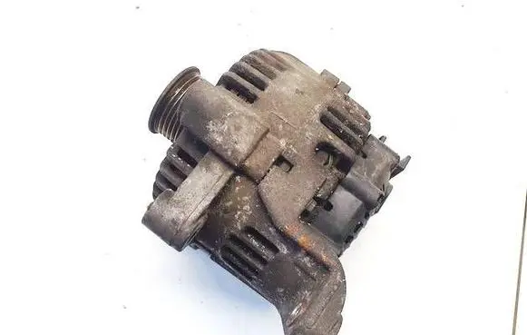BMW 1 E81 E87 Generator/alternator 7797519