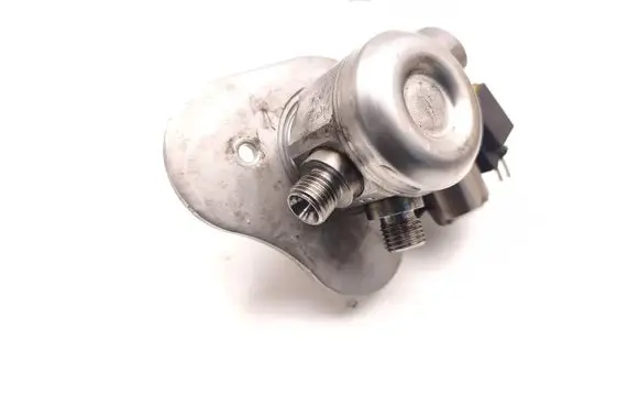 BMW 3 E90 E91 Fuel injection high pressure pump 7562473 0261520041