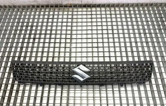 Suzuki Swift I Front grill 