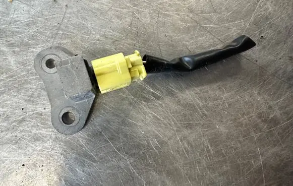 Nissan Qashqai Airbag deployment crash/impact sensor