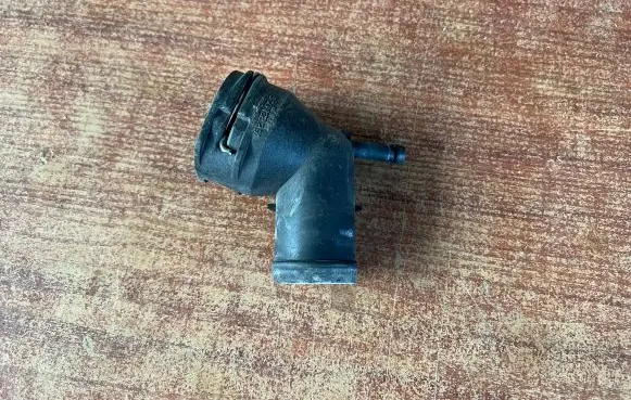 Volkswagen PASSAT B6 Engine coolant pipe/hose 3C0122291