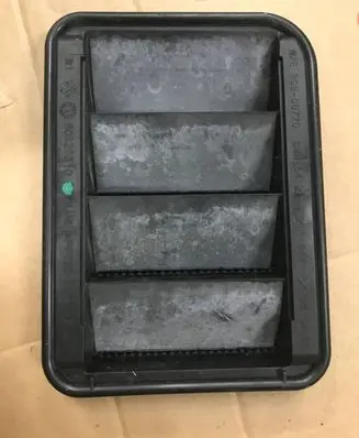 Quarter panel pressure vent