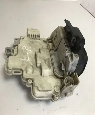 Ford C-MAX I Front door lock 3M5AR21812MP