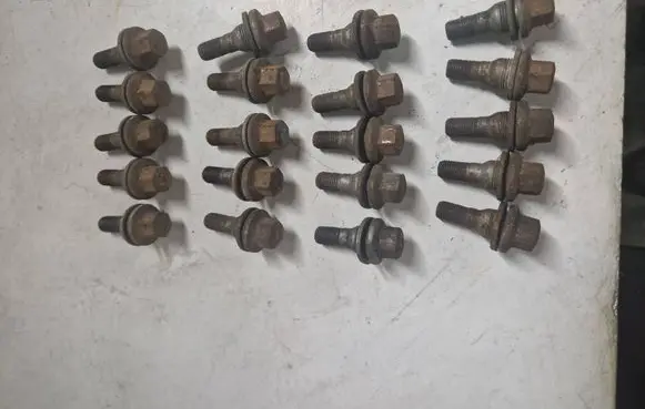 Nuts/bolts