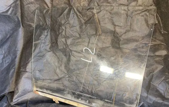 Mercedes-Benz W123 Rear door window glass DOT27M90AS2 DGM10152VT 78240002