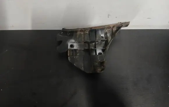 Front bumper mounting bracket