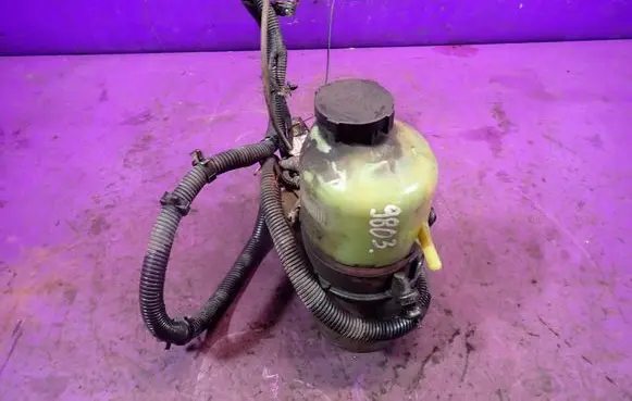Opel Zafira B Power steering pump