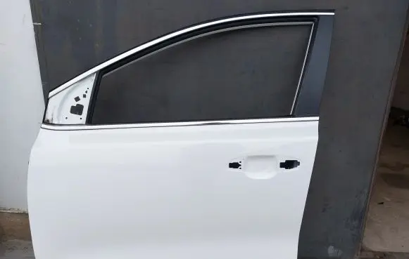 KIA Sportage Front door