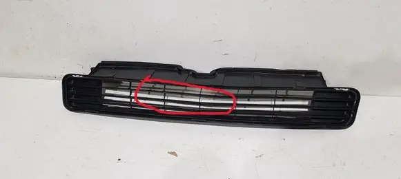 Toyota Prius (XW30) Quarter panel pressure vent 5311247040