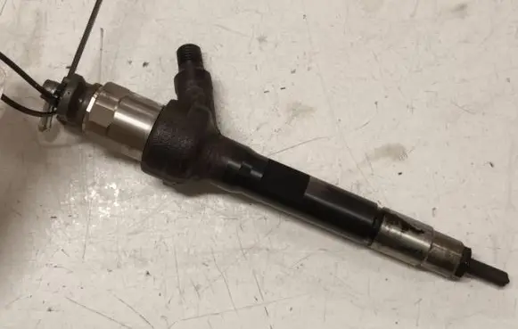 Mazda 6 Fuel injector R2AA13H50 R2AA 13H50