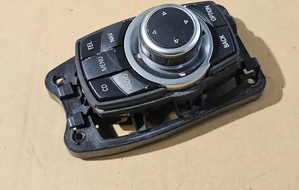 BMW 3 E90 E91 Head unit multimedia control 9189048 140426 033625104
